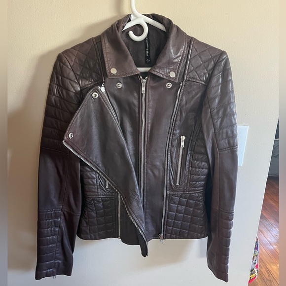 W118 by Walter Baker - Picture 2 of 6